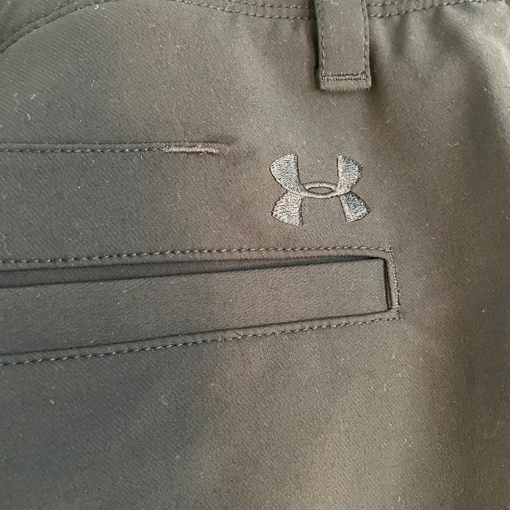 Under Armour Men's Pants Athletic Golf Loose Fit Chino Black 38x30 Lightweight - Picture 3 of 7
